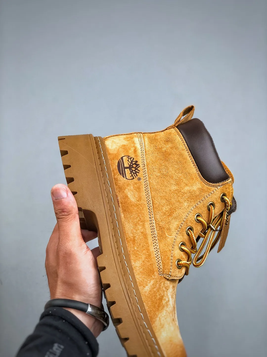 Local self-pickup💰560 Support store release New arrivals🚀Timberland Timberland outdoor mid-top casual rhubarb boots series Guangdong factory quality Original box original packaging The fabric is made of Italian 🇮🇹 top-grade frosted fine-grained cowhide with anti-odor and anti-corrosion genuine leather latex insoles to give you a perfect wearing experience High-quality and durable, a must-have for sportsmen Specially designed to treat those who are not handsome High-quality feet feel first-class Size: 38-44 (leather shoe size)